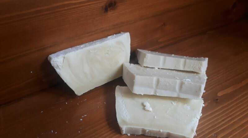 Recette de savon maison 100 % huile d’olive surgras (6 %)